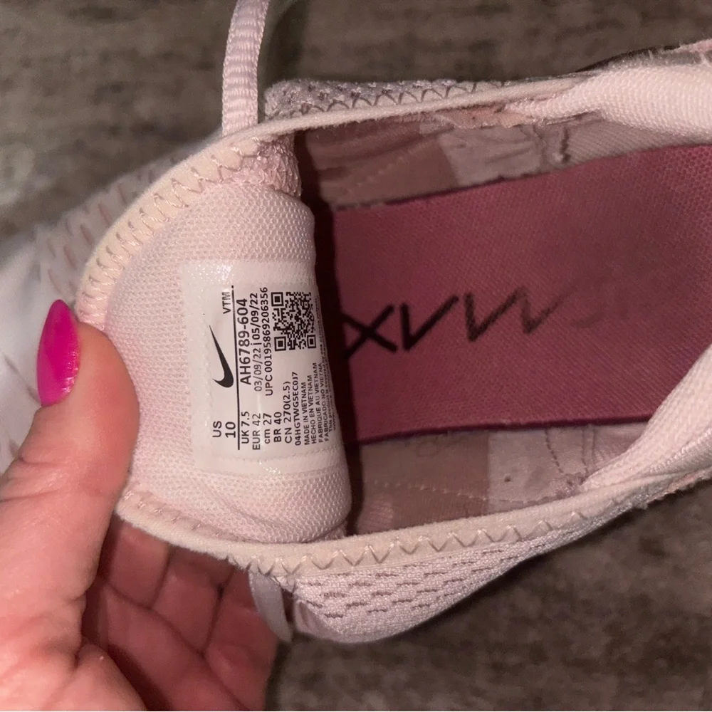Nike Air Max 270 in Cream and Black - Picture 5 of 6